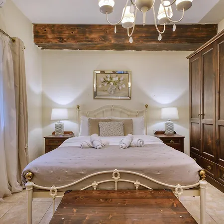 Stunning 2br With Pool