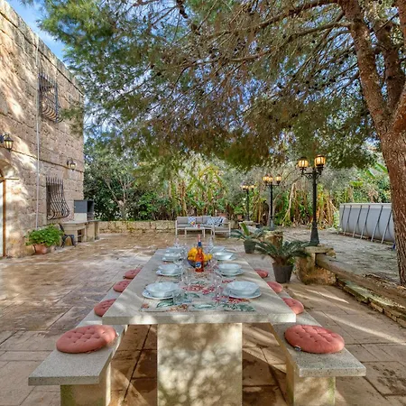 Stunning 2br With Pool