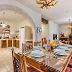 Stunning 2br With Pool