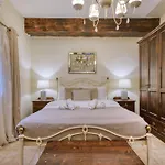 Stunning 2br With Pool