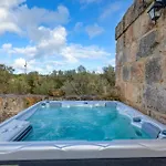 Villa Stunning 2br With Pool L-Imgarr