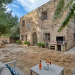 Stunning 2br With Pool *