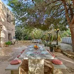 Stunning 2br With Pool