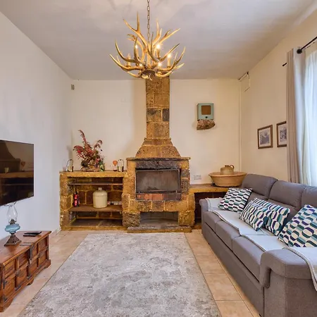 Stunning 2br With Pool