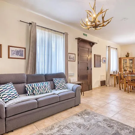 Stunning 2br With Pool *