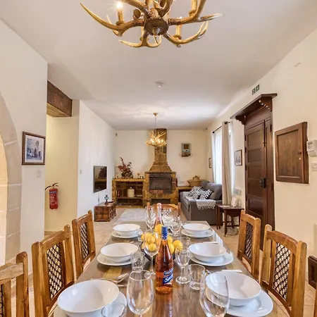 Villa Stunning 2br With Pool