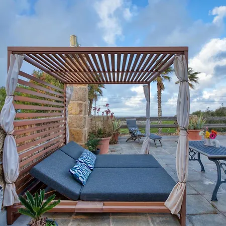 Villa Stunning 2br With Pool