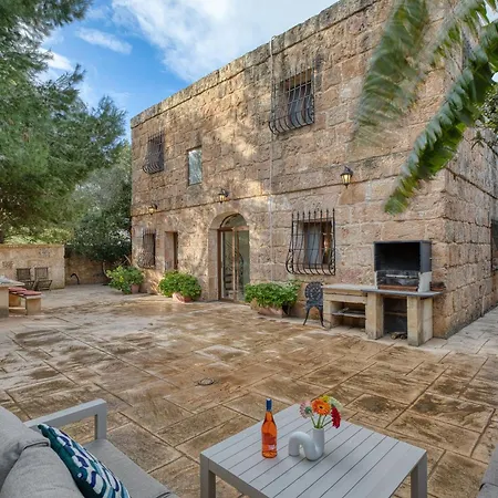Stunning 2br With Pool *