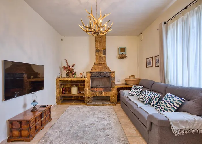 Stunning 2br With Pool