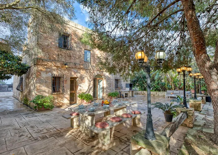 Stunning 2br With Pool