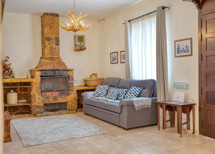 Stunning 2br With Pool L-Imgarr