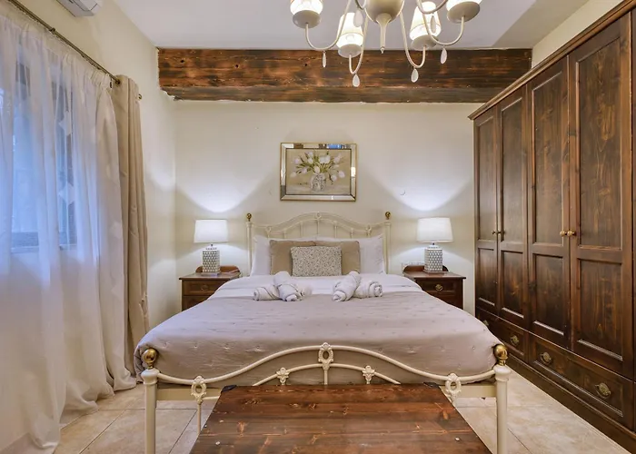 Stunning 2br With Pool