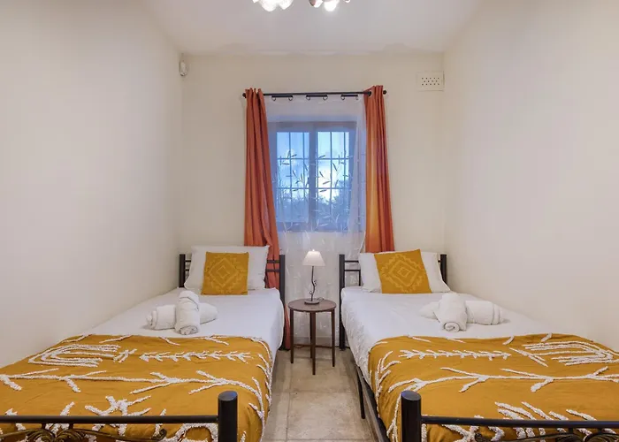 Stunning 2br With Pool * L-Imgarr