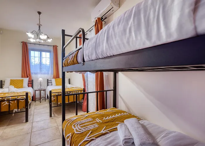 Stunning 2br With Pool L-Imgarr