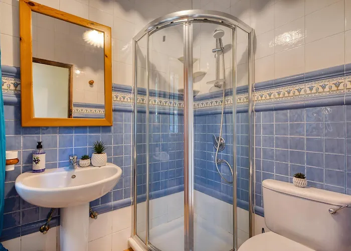 Stunning 2br With Pool *