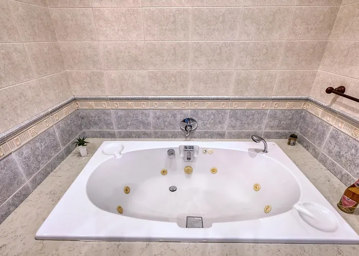 Stunning 2br With Pool