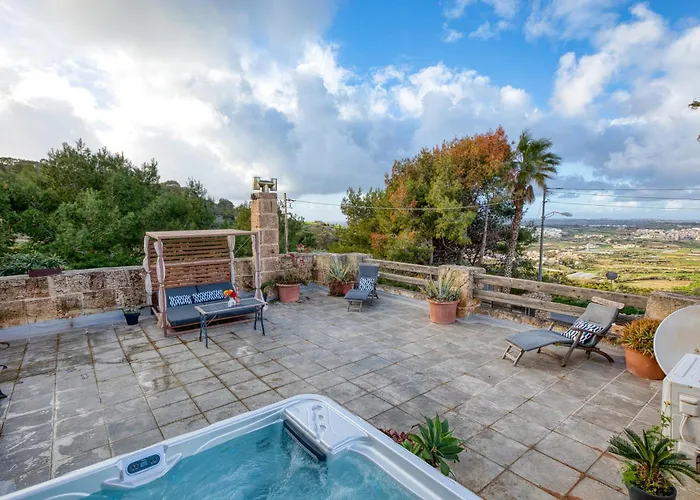 Stunning 2br With Pool Βίλα L-Imgarr