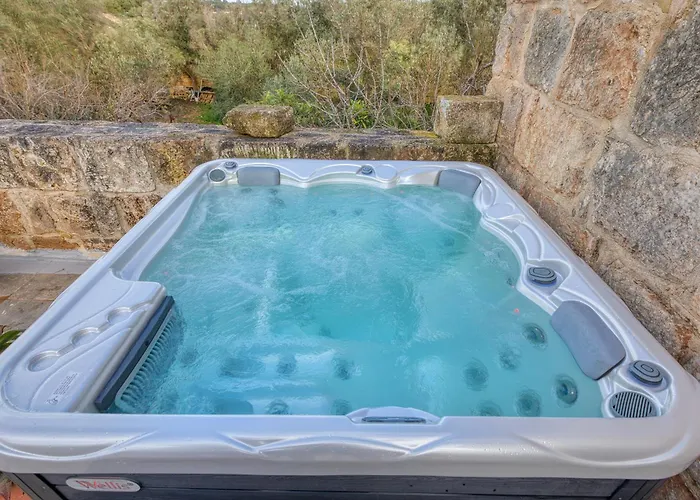 Stunning 2br With Pool Βίλα