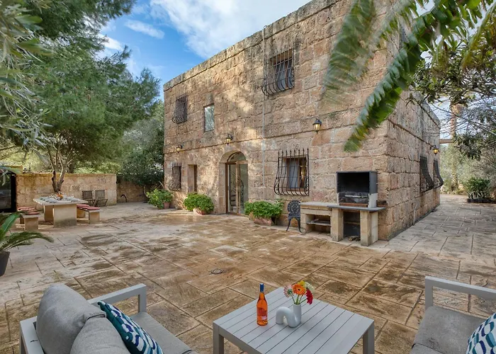 Stunning 2br With Pool *