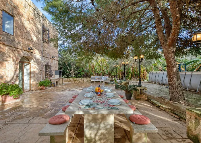 Stunning 2br With Pool