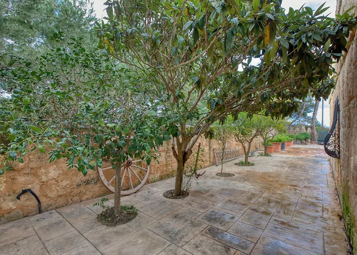 Stunning 2br With Pool